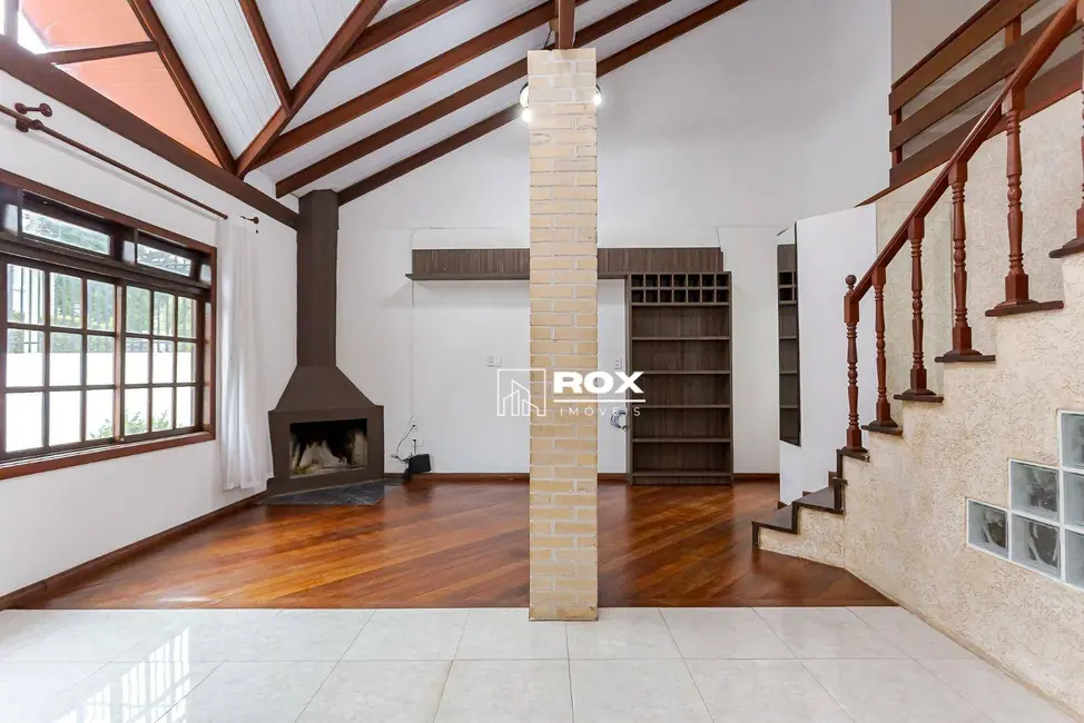Casa com 6 quartos para alugar, 504m2 em Santo Inácio, Curitiba - PR - imagem 5 Foto 5 de Casa com 6 quartos para alugar, 504m2 em Santo Inácio, Curitiba - PR