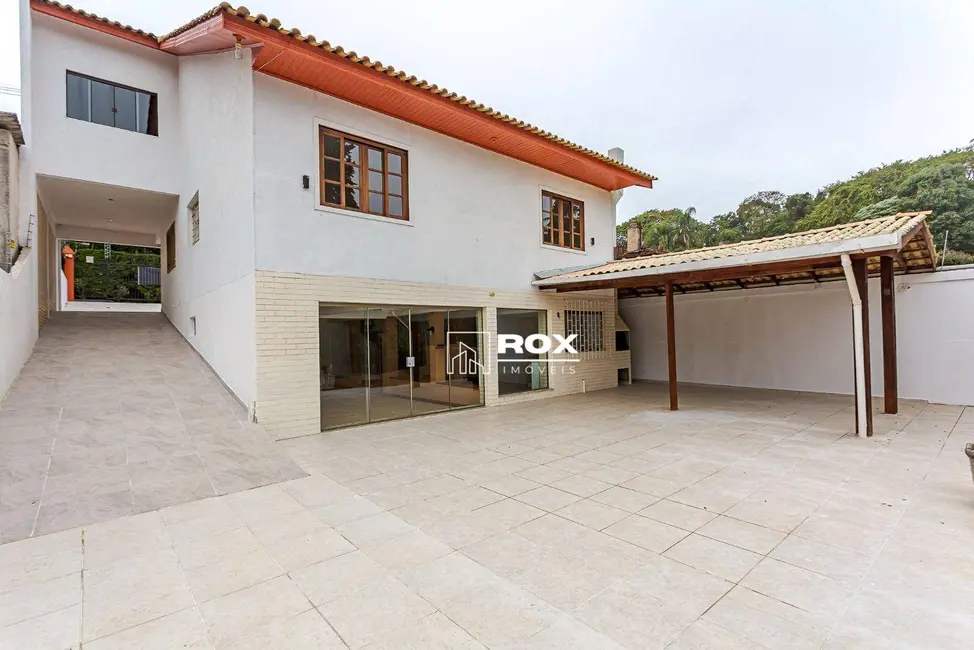 Casa com 6 quartos para alugar, 504m2 em Santo Inácio, Curitiba - PR - imagem 2 Foto 2 de Casa com 6 quartos para alugar, 504m2 em Santo Inácio, Curitiba - PR