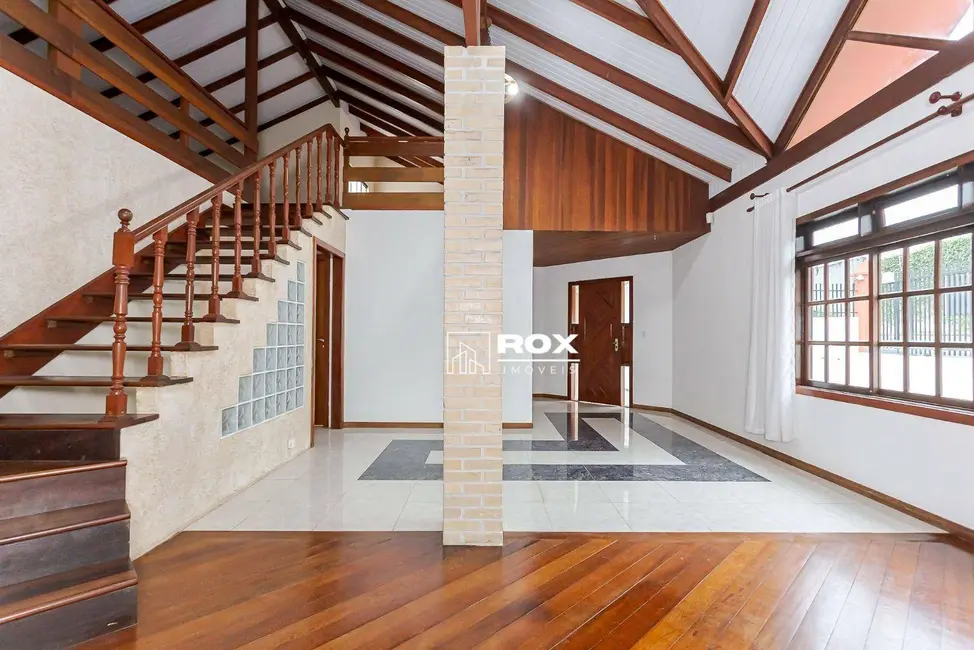 Casa com 6 quartos para alugar, 504m2 em Santo Inácio, Curitiba - PR - imagem 7 Foto 7 de Casa com 6 quartos para alugar, 504m2 em Santo Inácio, Curitiba - PR