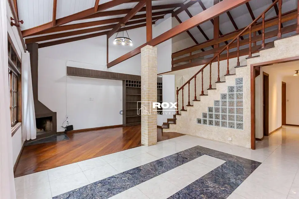 Casa com 6 quartos para alugar, 504m2 em Santo Inácio, Curitiba - PR - imagem 3 Foto 3 de Casa com 6 quartos para alugar, 504m2 em Santo Inácio, Curitiba - PR