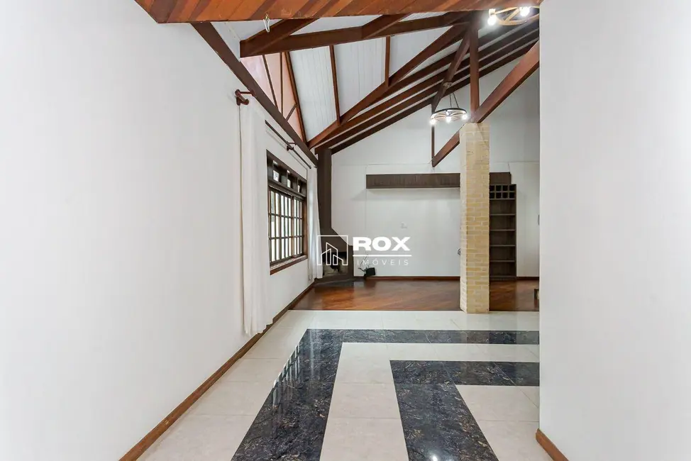 Casa com 6 quartos para alugar, 504m2 em Santo Inácio, Curitiba - PR - imagem 4 Foto 4 de Casa com 6 quartos para alugar, 504m2 em Santo Inácio, Curitiba - PR