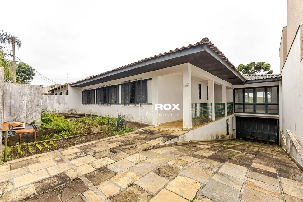 Casa com 3 quartos à venda, 375m2 em Seminário, Curitiba - PR - imagem 1 Foto 1 de Casa com 3 quartos à venda, 375m2 em Seminário, Curitiba - PR