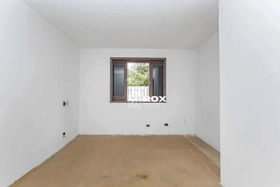 Casa com 3 quartos à venda, 375m2 em Seminário, Curitiba - PR - imagem 2 Foto 2 de Casa com 3 quartos à venda, 375m2 em Seminário, Curitiba - PR