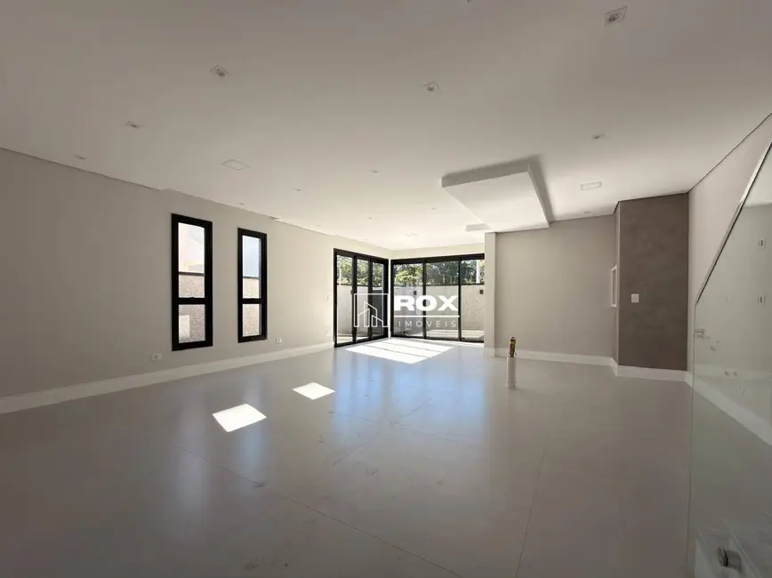 Casa de Condomínio com 3 quartos à venda, 128m2 em Santa Cândida, Curitiba - PR - imagem 4 Foto 4 de Casa de Condomínio com 3 quartos à venda, 128m2 em Santa Cândida, Curitiba - PR