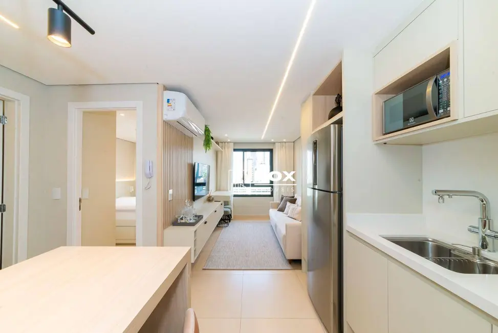 Apartamento com 1 quarto para alugar, 34m2 em Centro, Curitiba - PR - imagem 2 Foto 2 de Apartamento com 1 quarto para alugar, 34m2 em Centro, Curitiba - PR