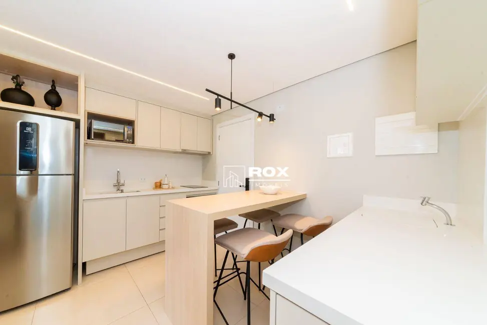 Apartamento com 1 quarto para alugar, 34m2 em Centro, Curitiba - PR - imagem 1 Foto 1 de Apartamento com 1 quarto para alugar, 34m2 em Centro, Curitiba - PR