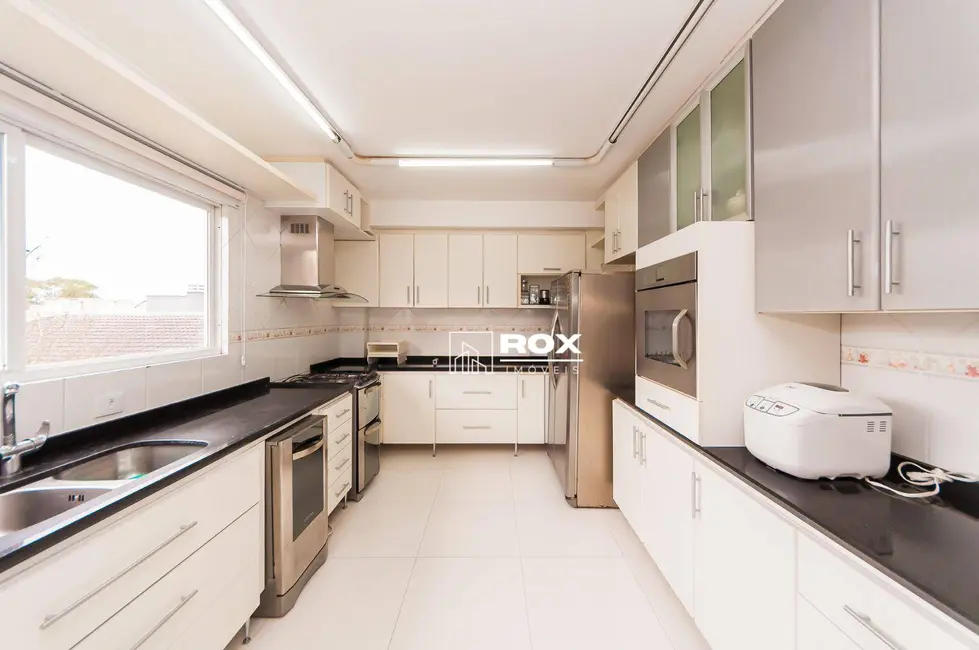 Casa de Condomínio com 4 quartos para alugar, 352m2 em Butiatuvinha, Curitiba - PR - imagem 4 Foto 4 de Casa de Condomínio com 4 quartos para alugar, 352m2 em Butiatuvinha, Curitiba - PR