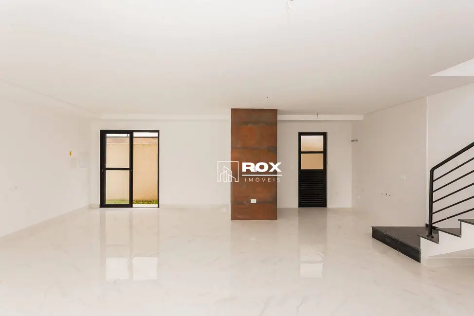 Foto 3 de Sobrado com 3 quartos à venda, 108m2 em Uberaba, Curitiba - PR