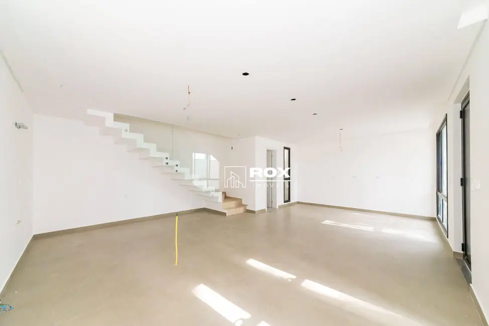 Sobrado com 3 quartos à venda, 145m2 em Bairro Alto, Curitiba - PR - imagem 2 Foto 2 de Sobrado com 3 quartos à venda, 145m2 em Bairro Alto, Curitiba - PR