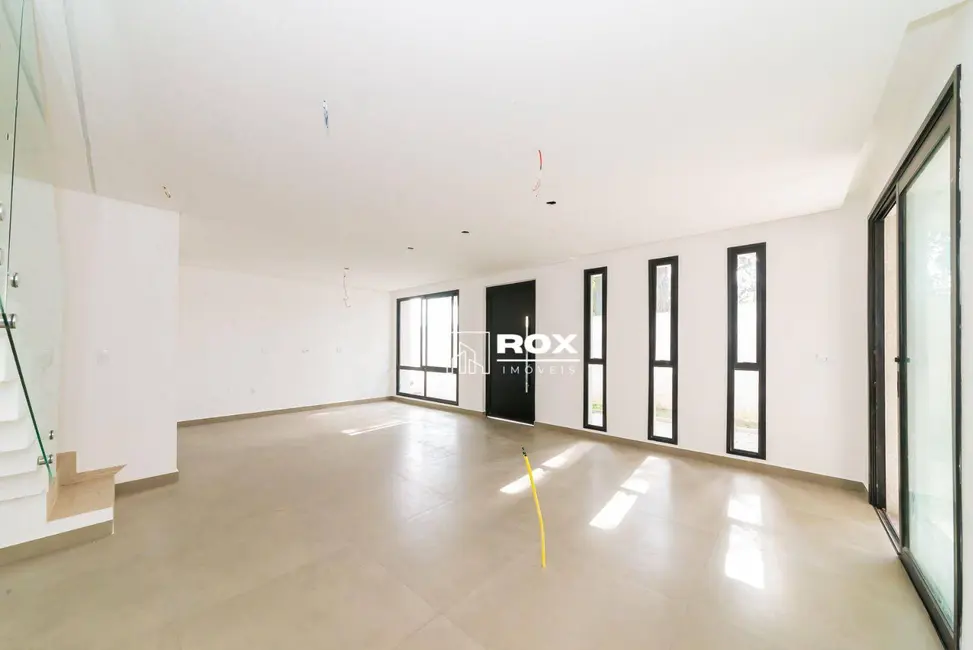 Sobrado com 3 quartos à venda, 145m2 em Bairro Alto, Curitiba - PR - imagem 3 Foto 3 de Sobrado com 3 quartos à venda, 145m2 em Bairro Alto, Curitiba - PR