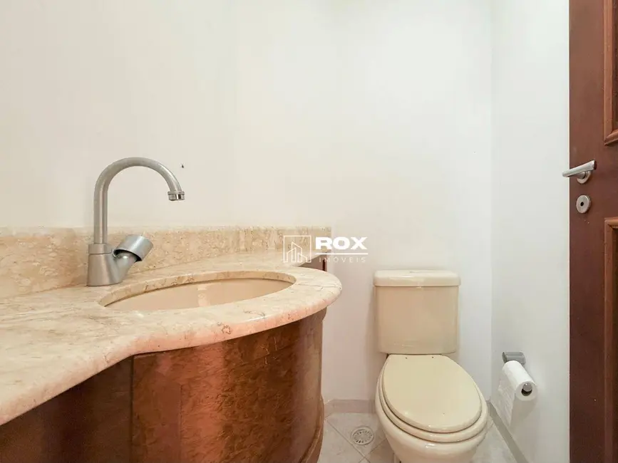 Apartamento com 3 quartos para alugar, 201m2 em Ahú, Curitiba - PR - imagem 9 Foto 9 de Apartamento com 3 quartos para alugar, 201m2 em Ahú, Curitiba - PR