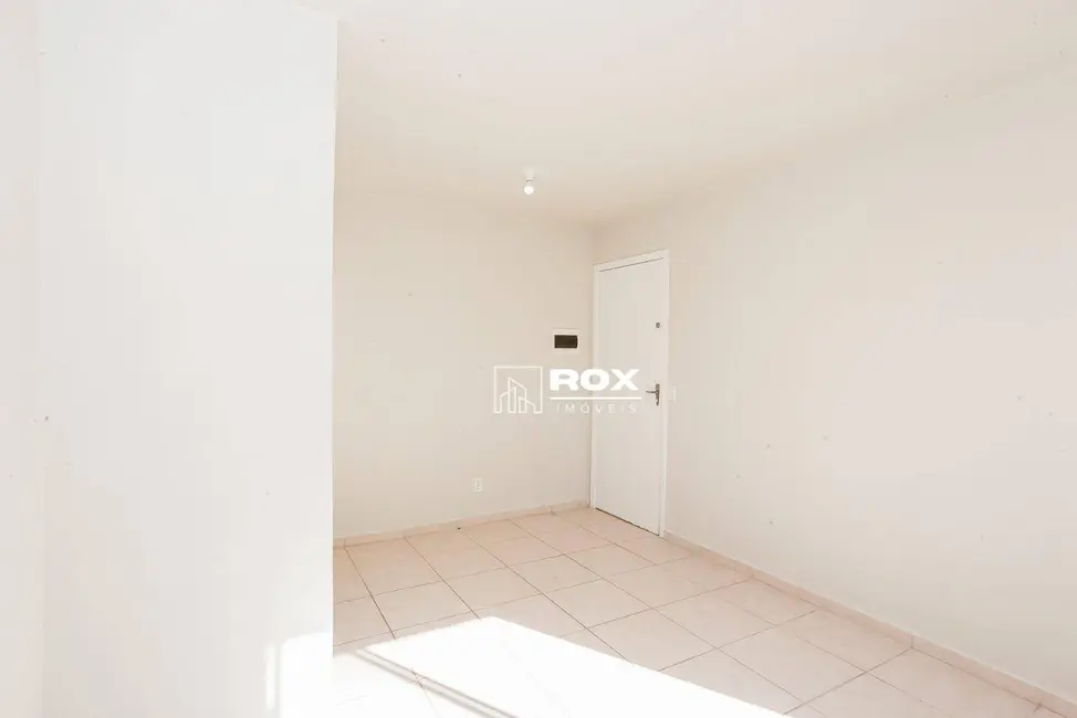 Apartamento com 2 quartos para alugar, 50000m2 em Santa Cândida, Curitiba - PR - imagem 5 Foto 5 de Apartamento com 2 quartos para alugar, 50000m2 em Santa Cândida, Curitiba - PR