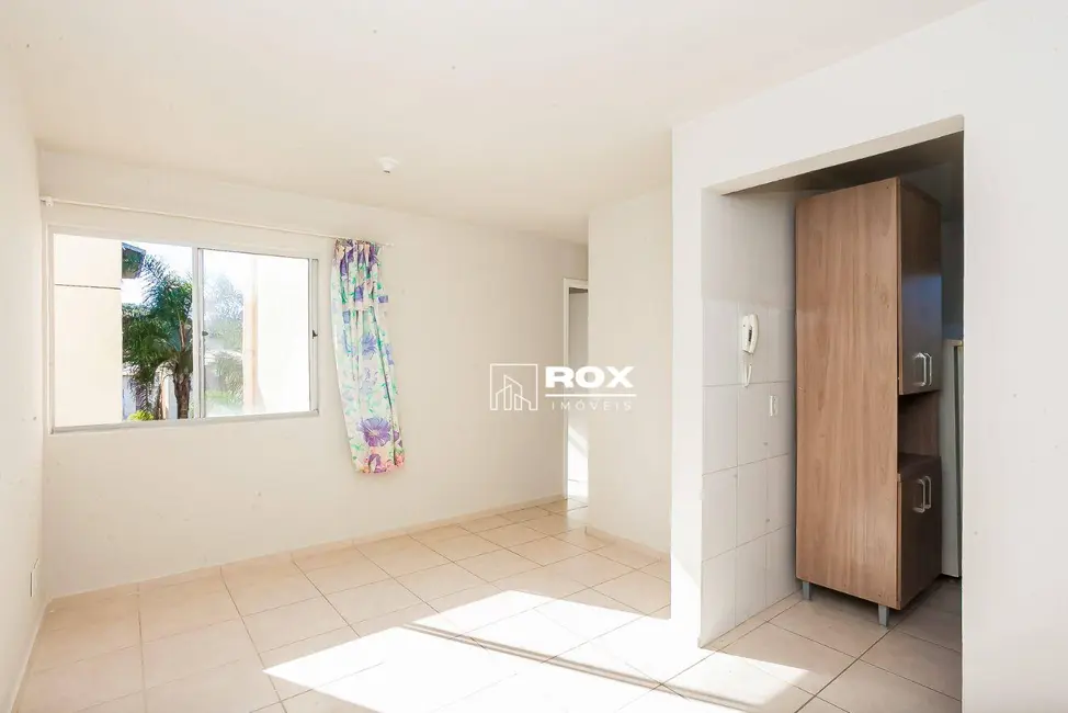 Apartamento com 2 quartos para alugar, 50000m2 em Santa Cândida, Curitiba - PR - imagem 3 Foto 3 de Apartamento com 2 quartos para alugar, 50000m2 em Santa Cândida, Curitiba - PR