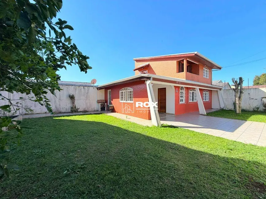 Sobrado com 3 quartos à venda, 230m2 em Novo Mundo, Curitiba - PR - imagem 2 Foto 2 de Sobrado com 3 quartos à venda, 230m2 em Novo Mundo, Curitiba - PR