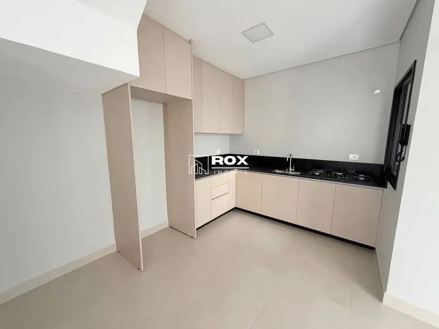 Sobrado com 3 quartos para alugar, 60m2 em São Braz, Curitiba - PR - imagem 2 Foto 2 de Sobrado com 3 quartos para alugar, 60m2 em São Braz, Curitiba - PR