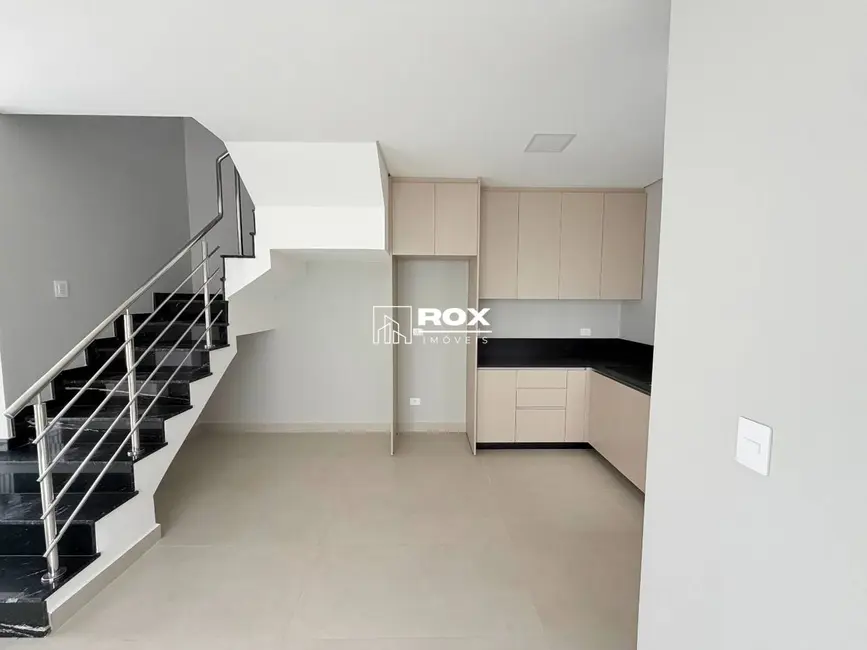 Sobrado com 3 quartos para alugar, 60m2 em São Braz, Curitiba - PR - imagem 4 Foto 4 de Sobrado com 3 quartos para alugar, 60m2 em São Braz, Curitiba - PR