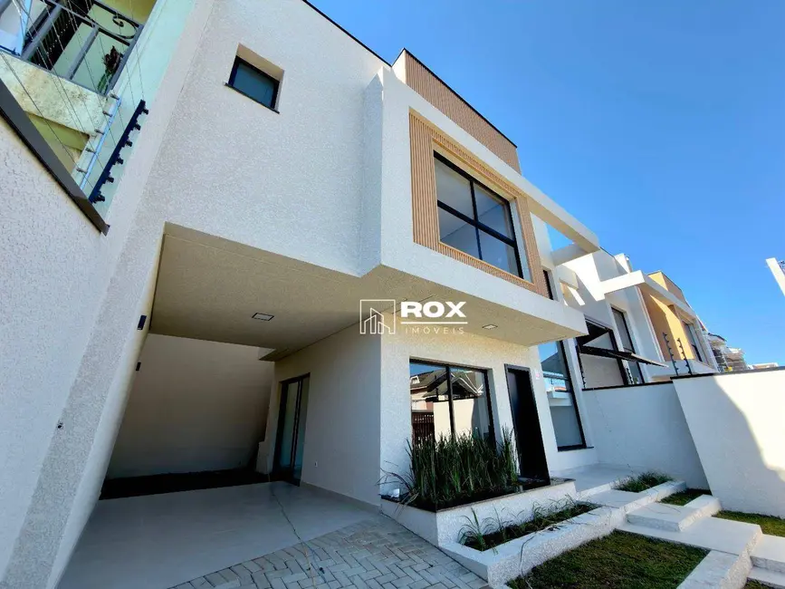 Foto 1 de Sobrado com 3 quartos para alugar, 60m2 em São Braz, Curitiba, PR