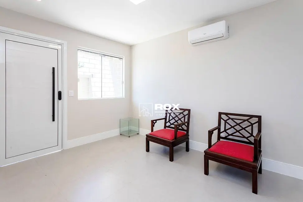 Sobrado com 4 quartos à venda, 145m2 em Tarumã, Curitiba - PR - imagem 5 Foto 5 de Sobrado com 4 quartos à venda, 145m2 em Tarumã, Curitiba - PR