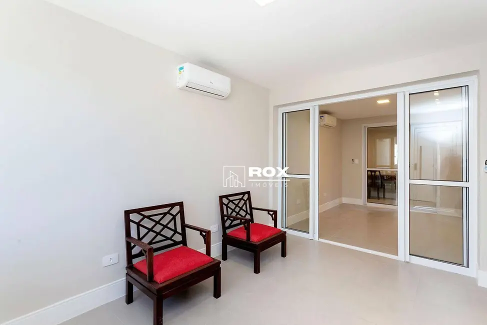 Sobrado com 4 quartos à venda, 145m2 em Tarumã, Curitiba - PR - imagem 4 Foto 4 de Sobrado com 4 quartos à venda, 145m2 em Tarumã, Curitiba - PR