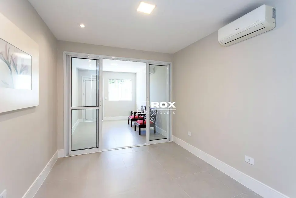 Sobrado com 4 quartos à venda, 145m2 em Tarumã, Curitiba - PR - imagem 6 Foto 6 de Sobrado com 4 quartos à venda, 145m2 em Tarumã, Curitiba - PR
