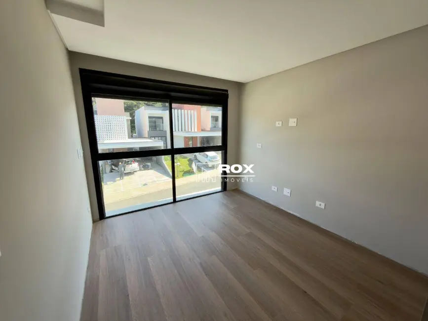 Foto 5 de Casa de Condomínio com 4 quartos para alugar, 322m2 em Santo Inácio, Curitiba - PR