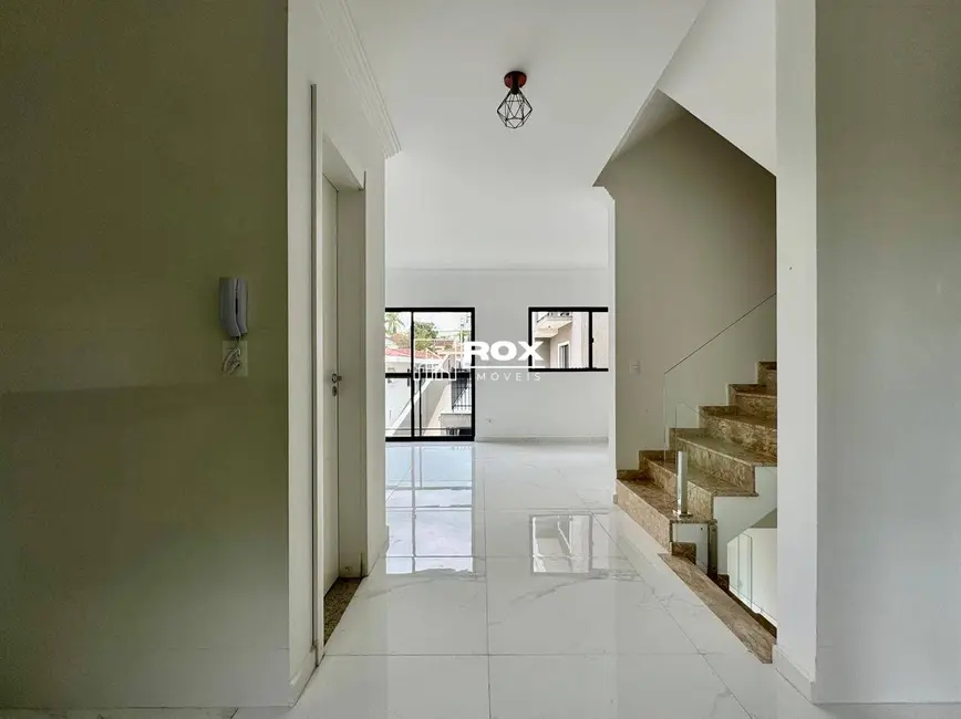Sobrado com 3 quartos para alugar, 154m2 em Vista Alegre, Curitiba - PR - imagem 8 Foto 8 de Sobrado com 3 quartos para alugar, 154m2 em Vista Alegre, Curitiba - PR
