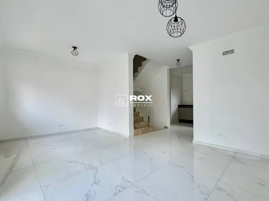 Sobrado com 3 quartos para alugar, 154m2 em Vista Alegre, Curitiba - PR - imagem 5 Foto 5 de Sobrado com 3 quartos para alugar, 154m2 em Vista Alegre, Curitiba - PR