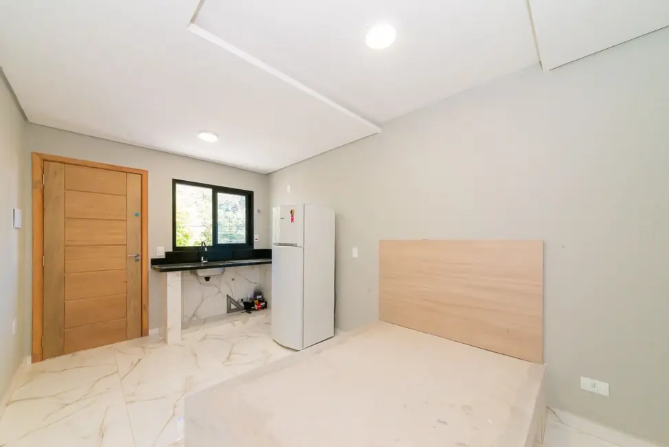 Foto 3 de Kitnet com 1 quarto para alugar, 25m2 em Capão da Imbuia, Curitiba - PR