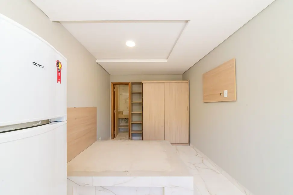 Foto 4 de Kitnet com 1 quarto para alugar, 25m2 em Capão da Imbuia, Curitiba - PR