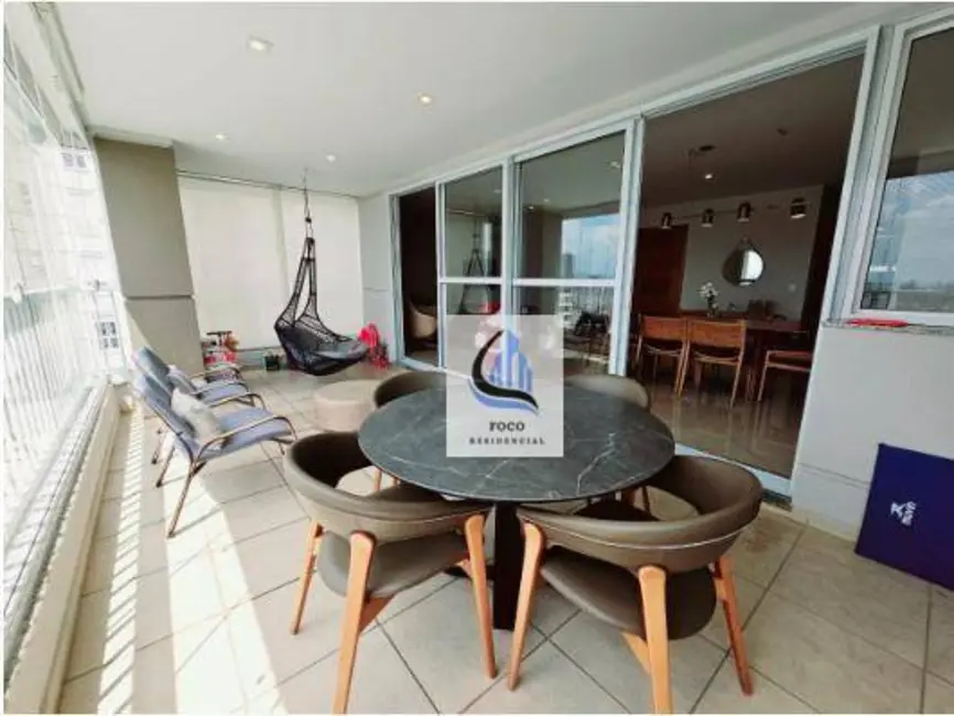 Apartamento com 3 quartos à venda e para alugar, 181m2 em Moema, São Paulo - SP - imagem 9 Foto 9 de Apartamento com 3 quartos à venda e para alugar, 181m2 em Moema, São Paulo - SP