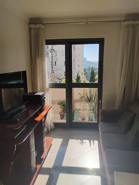 Foto 2 de Apartamento com 2 quartos à venda, 57m2 em Vila Carmosina, São Paulo - SP