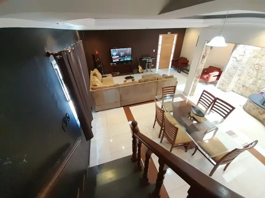 Foto 2 de Sobrado com 3 quartos para alugar, 262m2 em Vila Aparecida, São Paulo - SP