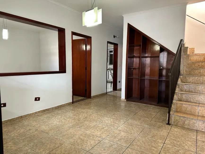 Foto 2 de Casa com 4 quartos para alugar, 200m2 em Cidade Antônio Estevão de Carvalho, São Paulo - SP