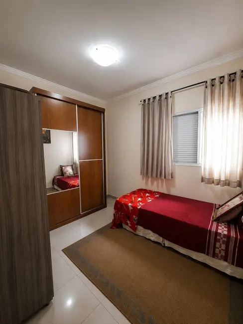 Sobrado com 4 quartos à venda em Bussocaba, Osasco - SP - imagem 8 Foto 8 de Sobrado com 4 quartos à venda em Bussocaba, Osasco - SP