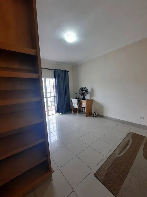 Sobrado com 4 quartos à venda em Bussocaba, Osasco - SP - imagem 6 Foto 6 de Sobrado com 4 quartos à venda em Bussocaba, Osasco - SP