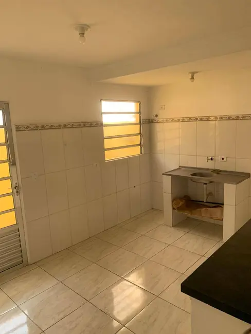 Casa com 2 quartos para alugar em Cipava, Osasco - SP - imagem 3 Foto 3 de Casa com 2 quartos para alugar em Cipava, Osasco - SP