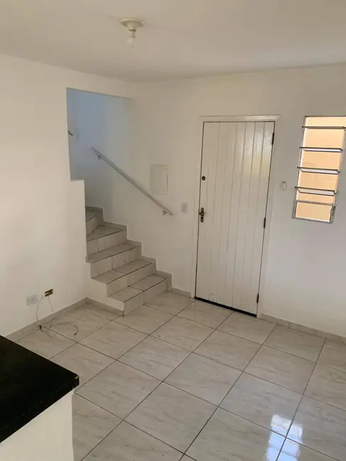 Casa com 2 quartos para alugar em Cipava, Osasco - SP - imagem 2 Foto 2 de Casa com 2 quartos para alugar em Cipava, Osasco - SP