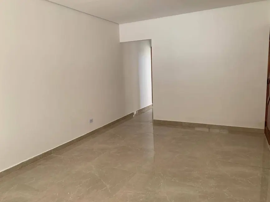 Casa com 4 quartos à venda e para alugar, 130m2 em Bela Vista, Osasco - SP - imagem 3 Foto 3 de Casa com 4 quartos à venda e para alugar, 130m2 em Bela Vista, Osasco - SP