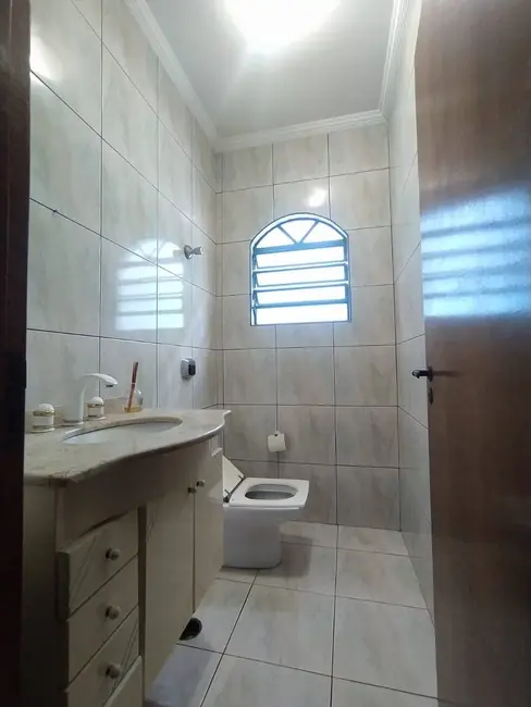 Casa com 3 quartos para alugar em Bussocaba, Osasco - SP - imagem 7 Foto 7 de Casa com 3 quartos para alugar em Bussocaba, Osasco - SP