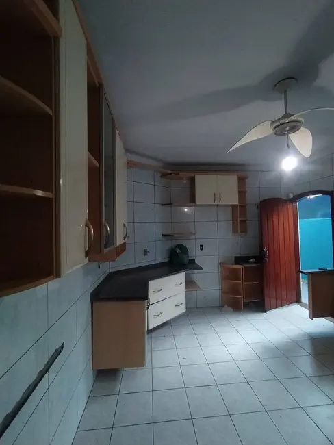 Casa com 3 quartos para alugar em Bussocaba, Osasco - SP - imagem 6 Foto 6 de Casa com 3 quartos para alugar em Bussocaba, Osasco - SP