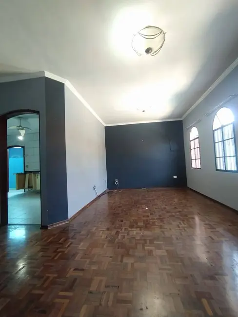 Casa com 3 quartos para alugar em Bussocaba, Osasco - SP - imagem 5 Foto 5 de Casa com 3 quartos para alugar em Bussocaba, Osasco - SP