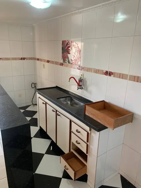 Casa com 3 quartos para alugar em Cipava, Osasco - SP - imagem 3 Foto 3 de Casa com 3 quartos para alugar em Cipava, Osasco - SP