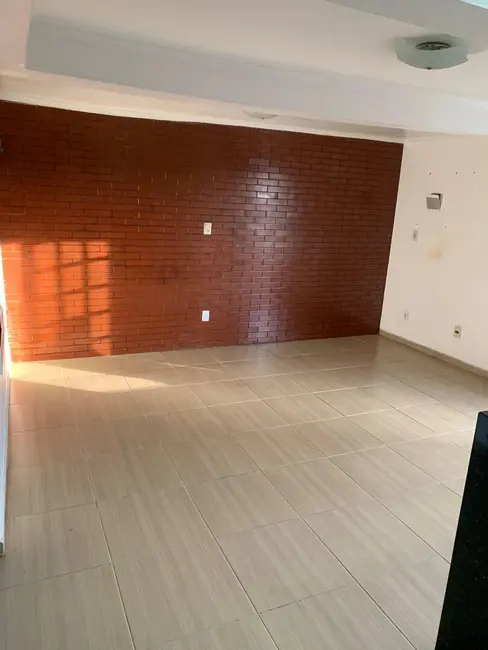 Casa com 3 quartos para alugar em Cipava, Osasco - SP - imagem 1 Foto 1 de Casa com 3 quartos para alugar em Cipava, Osasco - SP