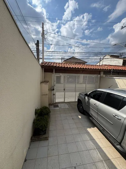 Sobrado com 3 quartos para alugar em Jardim dos Camargos, Barueri - SP - imagem 2 Foto 2 de Sobrado com 3 quartos para alugar em Jardim dos Camargos, Barueri - SP