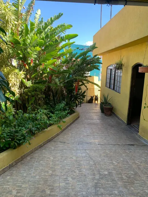 Foto 4 de Casa com 3 quartos à venda em Parque Santa Teresa, Carapicuiba - SP