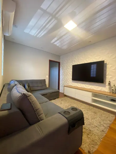 Sobrado com 3 quartos à venda em Cipava, Osasco - SP - imagem 2 Foto 2 de Sobrado com 3 quartos à venda em Cipava, Osasco - SP