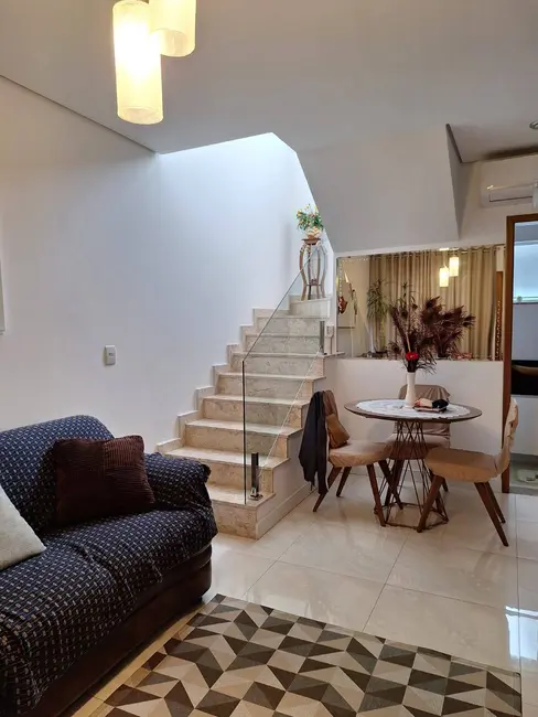Foto 2 de Sobrado com 2 quartos à venda, 67m2 em Pestana, Osasco - SP