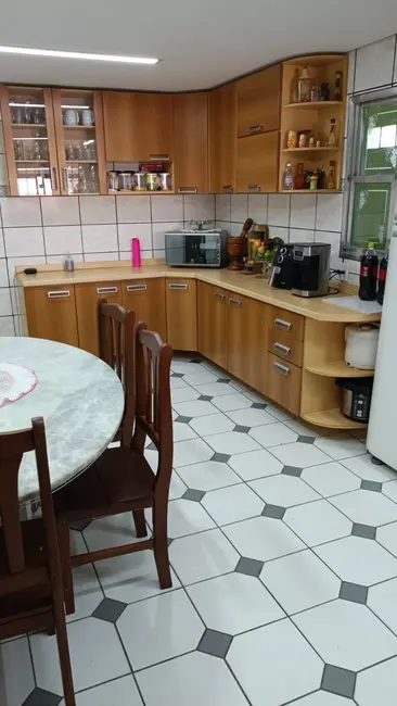 Sobrado com 3 quartos à venda, 219m2 em Cidade das Flores, Osasco - SP - imagem 8 Foto 8 de Sobrado com 3 quartos à venda, 219m2 em Cidade das Flores, Osasco - SP