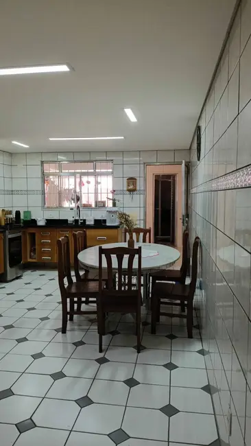 Sobrado com 3 quartos à venda, 219m2 em Cidade das Flores, Osasco - SP - imagem 5 Foto 5 de Sobrado com 3 quartos à venda, 219m2 em Cidade das Flores, Osasco - SP