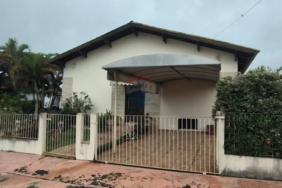 Foto 1 de Casa de Condomínio com 2 quartos à venda, 150m2 em Aracoiaba Da Serra - SP